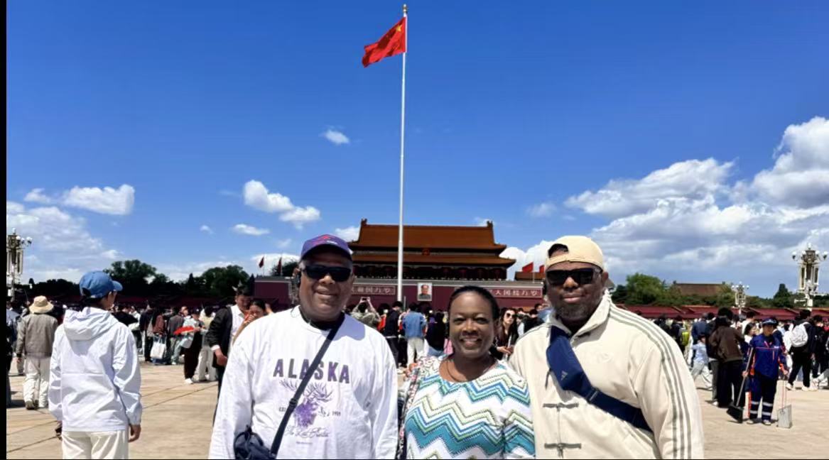 Couple guests posing at Tiananmen Square